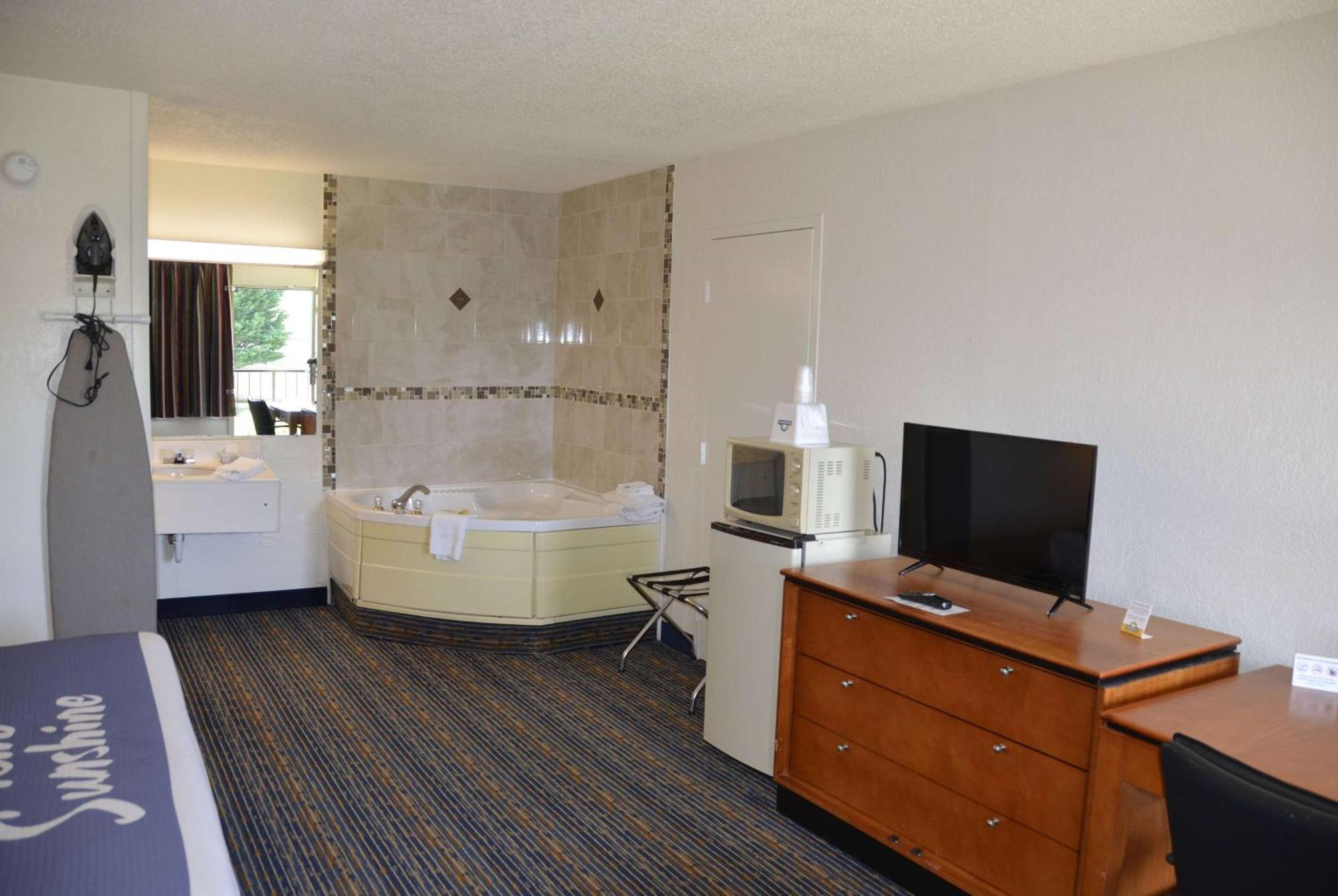 Days Inn By Wyndham Luray Shenandoah Екстериор снимка